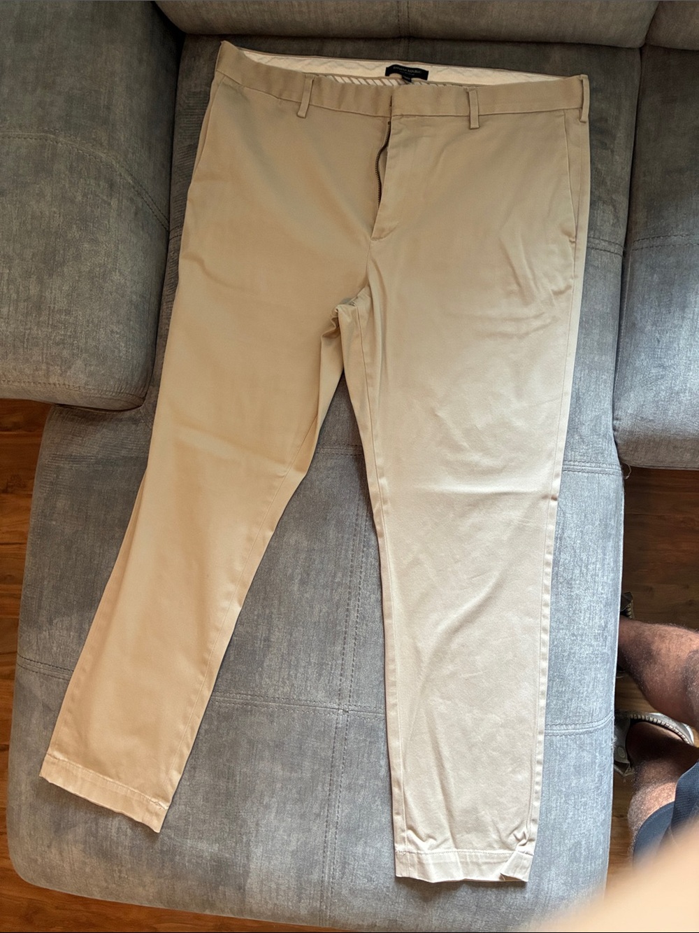 Banana Republic Men's Slim Chino Pants in Khaki